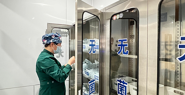 水汽枪头等器械一人一用一更换，避免交叉感染、确保诊疗品质