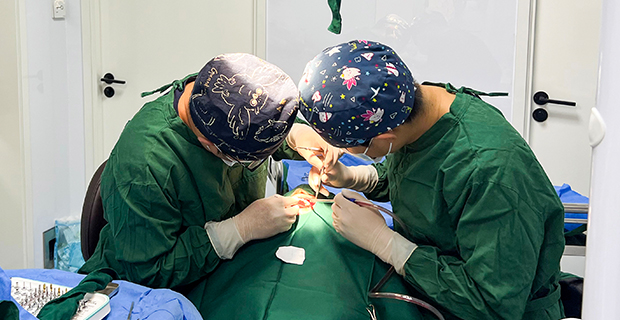 打磨堆瓷回切调色，十几小时千锤百炼一颗玛格烙印的品质义齿